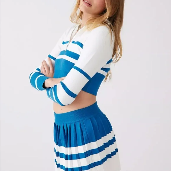 Sexy preppy tennis 🎾 look. Blue and White Pleated Mini Skirt & quarter zip crop - Picture 3 of 9
